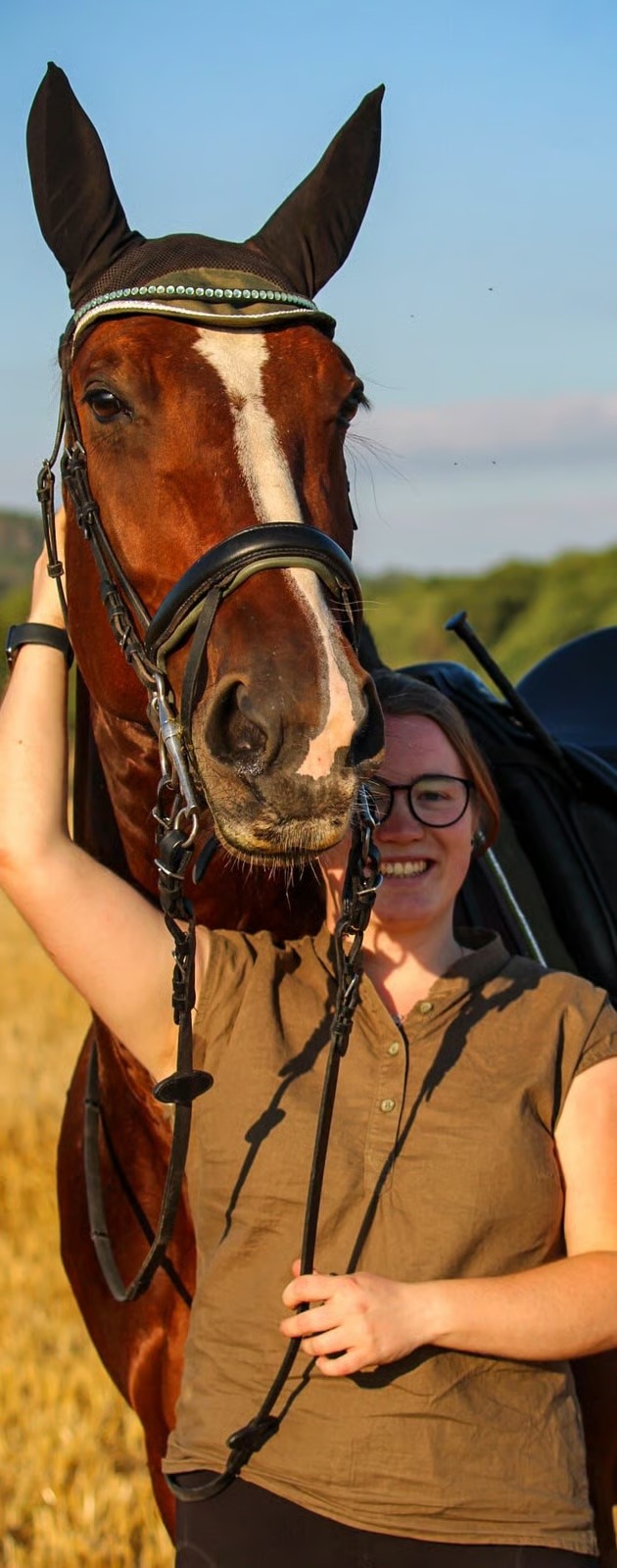 Rosalie & Amira mit Pferd